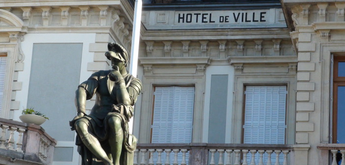 Mairie d'Evian les bains Michel Ange statue de Lorenzo de Medici, penseur