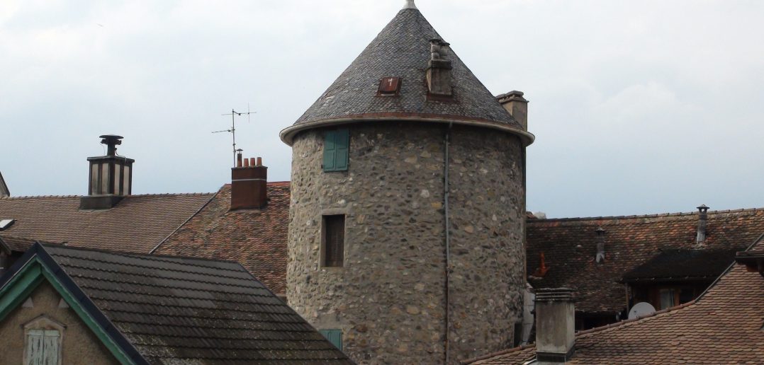 Tour - Vestige du château médiéval ?