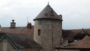 Tour - Vestige du château médiéval ?