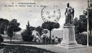 Statue du général Dupas et le square