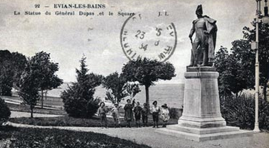Statue du général Dupas et le square